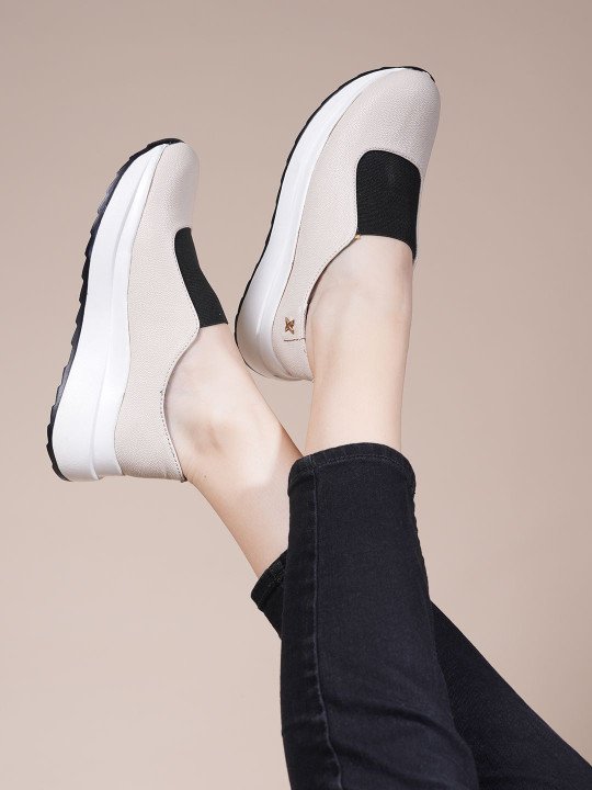 Roadster | The Lifestyle Co Women Textured Casual Slip-On Sneakers