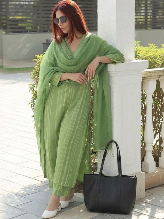 Women Printed Regular Kurta with Trousers & With Dupatta