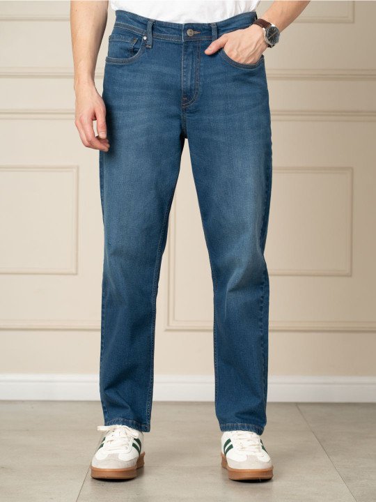 Men Comfort Relaxed Fit Mid-Rise Light Fade Jeans