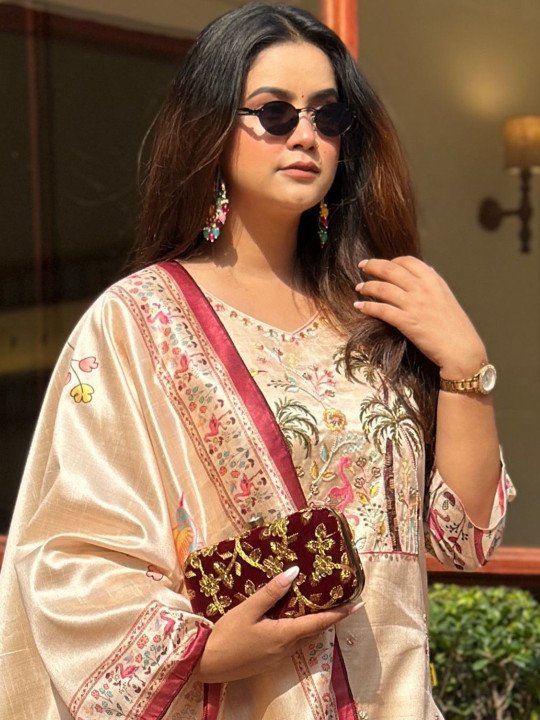 Women Ethnic Motifs Printed Regular Kurta with Trousers & With Dupatta