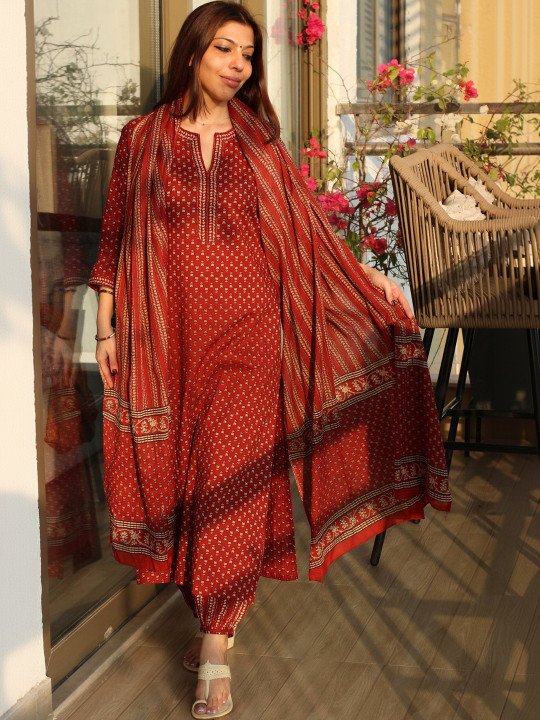 Women Ethnic Motifs Printed Regular Kurta with Trousers & With Dupatta