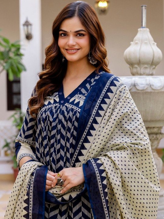 Women Printed Regular Pure Cotton Kurta with Trousers & With Dupatta