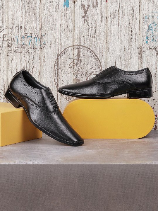 Mochi | Men Black Textured Leather Formal Oxfords