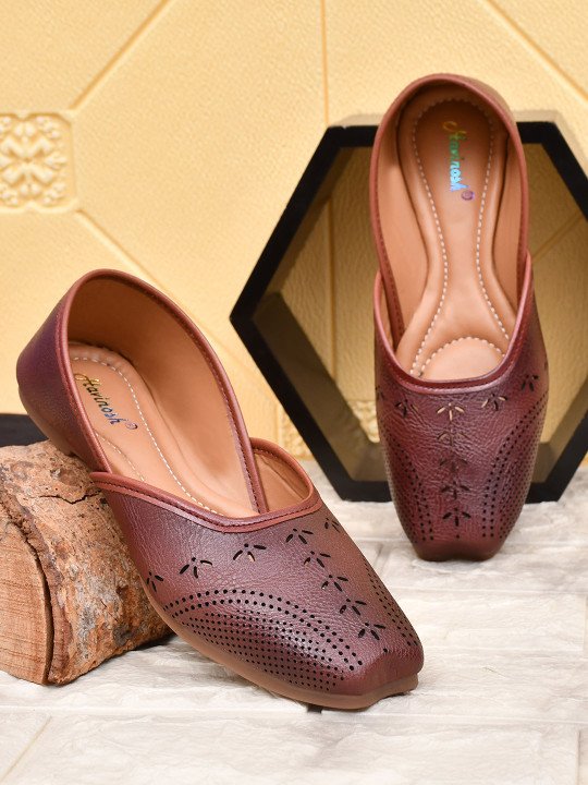 DUOSOFT | Women Mojaris Flats With Laser Cuts