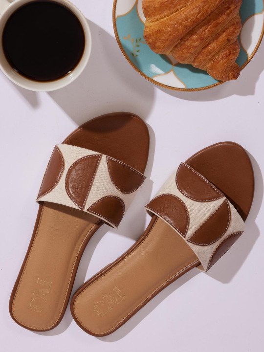 CAI | Geometric canvas tan flats